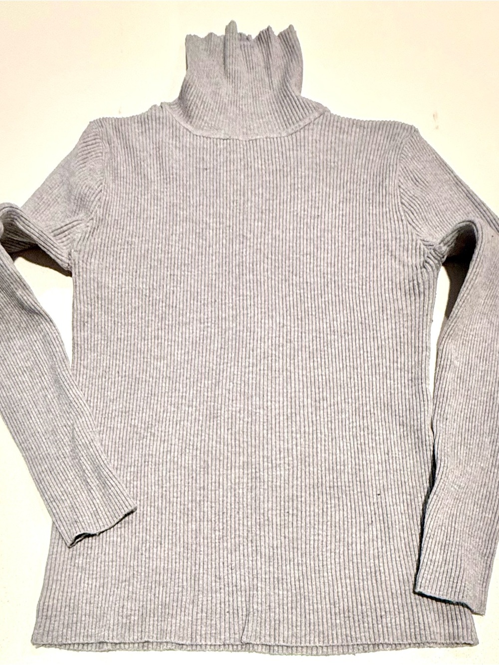 Women’s Ribbed Lightweight Turtleneck Sweater - Light Gray